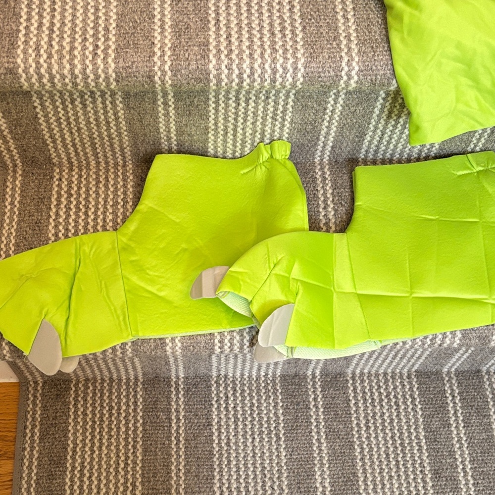 Green Monster-Inspired Costume - Picture 4 of 9